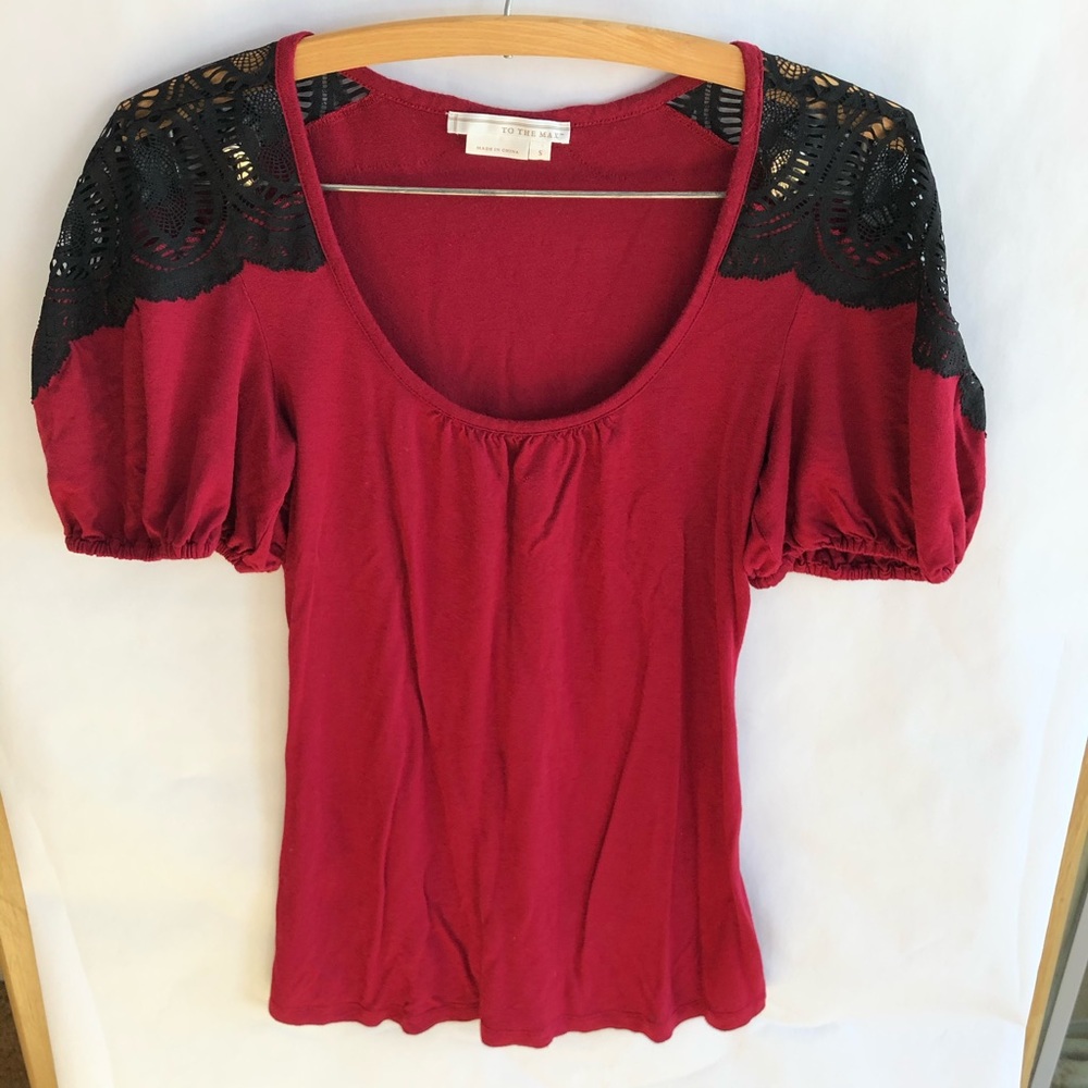 To The Max Small Red Black Lace Short Sleeve Top